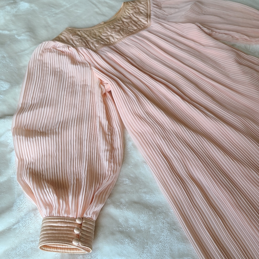 Vintage Light Pink Pleated Long-Sleeve Midi Dress - Picture 6 of 7